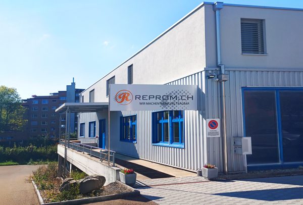 Shop_Aussen_600x406px - Neu mit Tafel